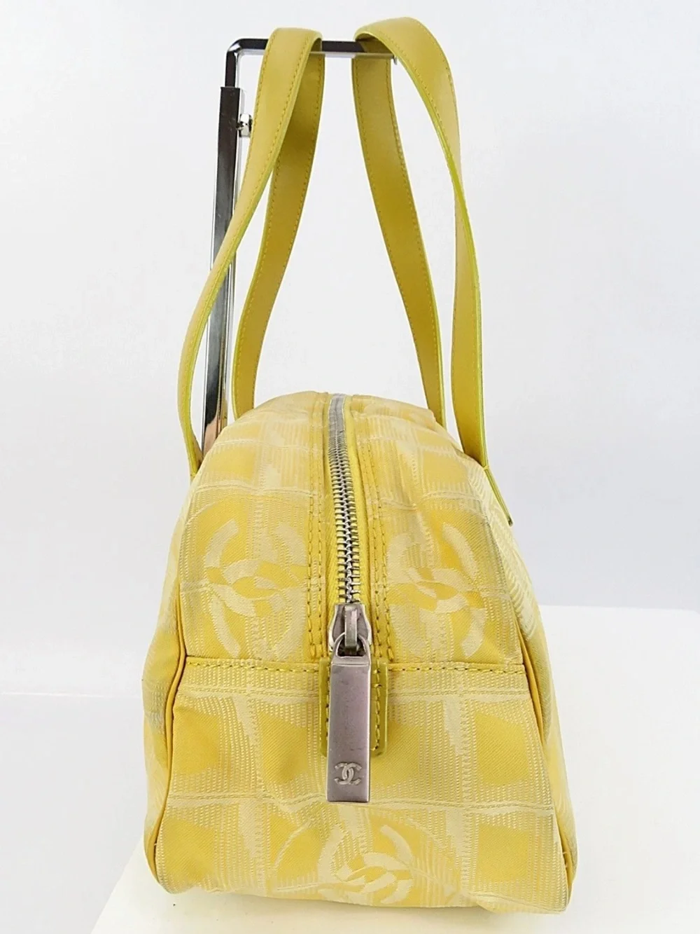 CHANEL Yellow Patterned Shoulder Bag - Picture 3 of 16